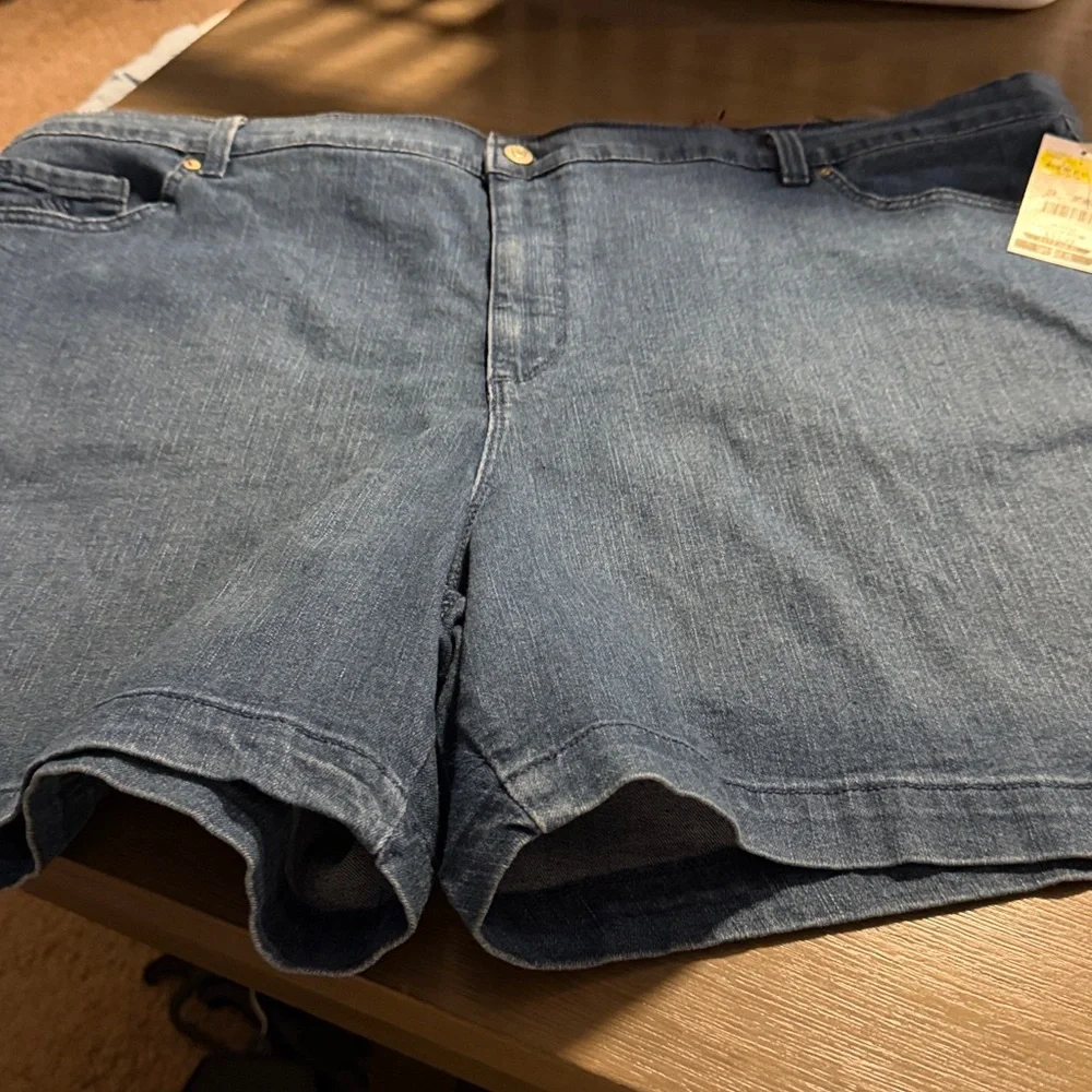 Gloria Vanderbilt Blue Women's Jean Shorts - Picture 7 of 10